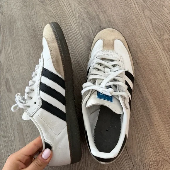 White Sambas Adidas - Picture 2 of 5
